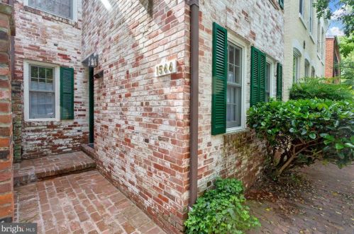 1566 33rd St, Washington, DC 20007-2751