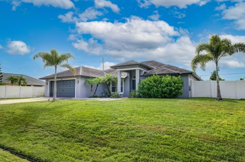 912 Paar Dr, Fort Pierce, FL 34953-5623