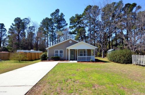 109 Smith St, Burgaw, NC 28425-5581