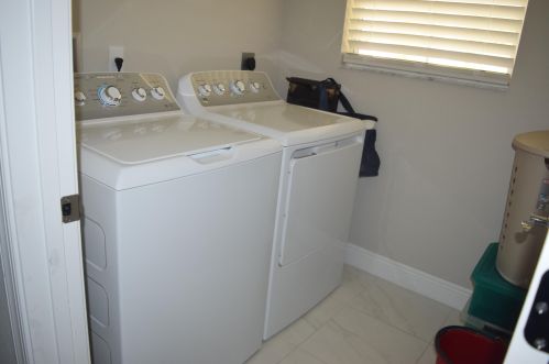 725 Leonardo Cir, Fort Pierce FL  34986-4355 exterior