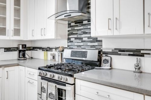 11814 Hesby St, North Hollywood CA  91607-3218 exterior