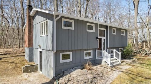 24 Pheasant Run Dr, Gales Ferry, CT 06335-2018