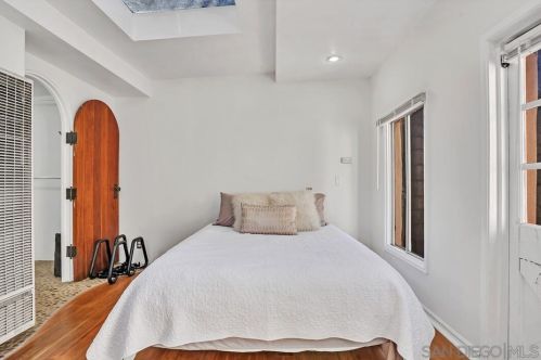 232 Rios Ave, Solana Beach CA  92075-1240 exterior