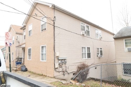 66 3 St, Paterson NJ 07522-1845 exterior