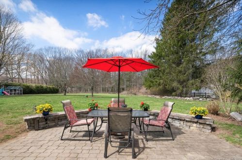 131 Lake St, Manchester, CT 06042-3705