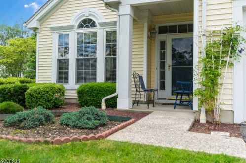 9 Stafford Ln, Belvidere, NJ 07823-1725