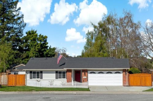 9203 Solana Dr, Gilroy, CA 95020-7461