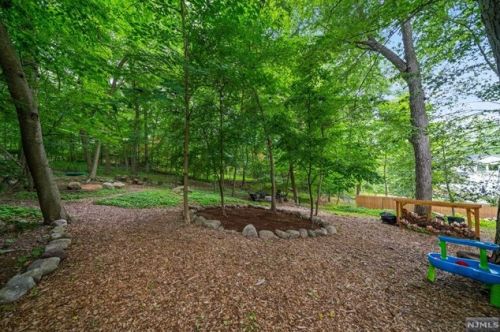 27 Hering Rd, Montvale NJ  07645-1226 exterior