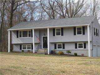 1 Ole Musket Ln, Danbury, CT 06810-8238