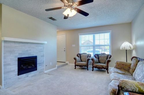 1703 Creekpoint Dr, Lewisville TX  75067-4989 exterior