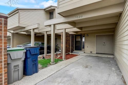 2620 Parnell Ave, Milwaukee, WI 53221-4121