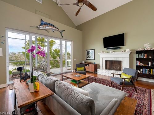 5690 Pne Tree Dr, Sanibel FL 33957-2304 exterior