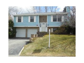 218 Woodmont Dr, Pittsburgh, PA 15238-3626