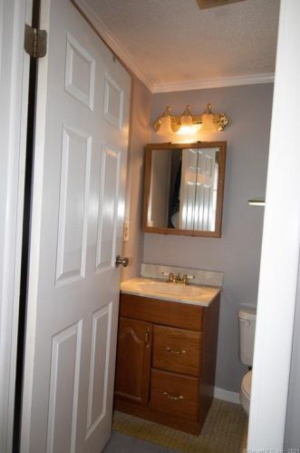 34 Lester St, United States Coast Guard Ac CT  06320-4327 exterior