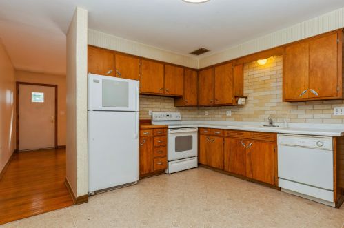 1508 Doral Ln, Waukesha, WI 53188-2232
