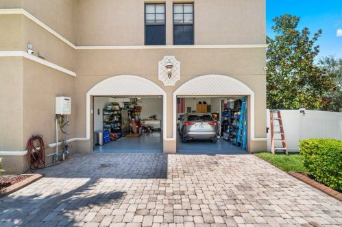 5811 Blue Bonnet Ct, Fort Pierce FL  34986-4186 exterior