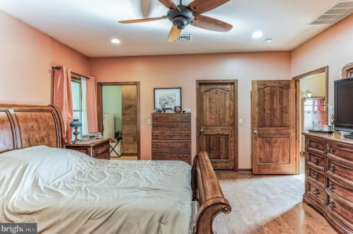 318 Commissioners Pike, Pilesgrove NJ 08098-2035 exterior