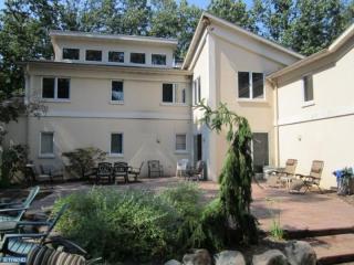 6 Hidden Pond Dr, Reading, PA 19607-9777