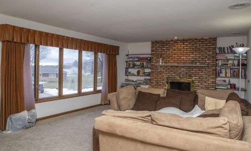 342 Meadowlark Cir, Deerfield, WI 53531-9579