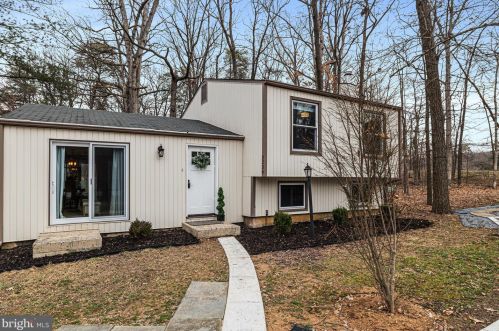 2236 Cocquina Dr, Herndon, VA 20191-1139