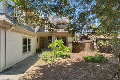 62 Bosworth Ln, Geyserville, CA 95441-9690