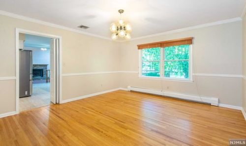 2 Sparrowbush Rd, Mahwah NJ  07430-1525 exterior