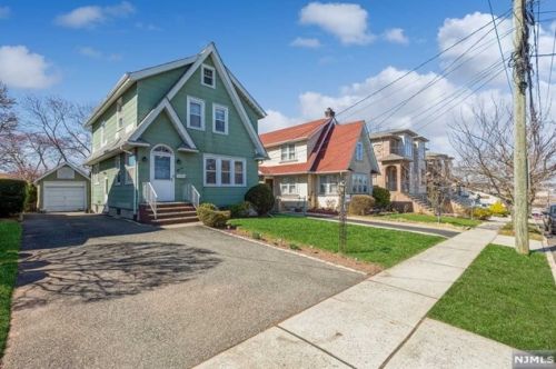 52 Harwood Ter, Palisades Park NJ  07650-1286 exterior