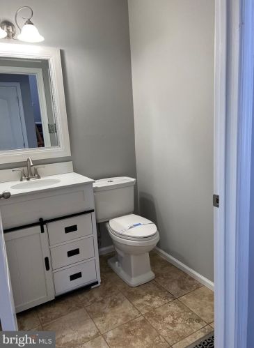 214 Roosevelt Blvd, Berlin Boro NJ  08009-7105 exterior