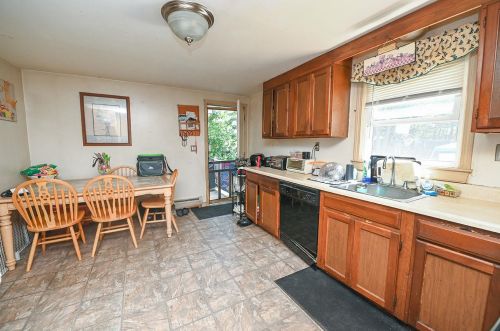 17 English Range Rd, Derry NH 03038-5323 exterior