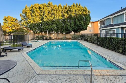 11690 Lakewood Blvd, Downey CA  90241-5272 exterior