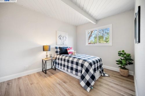 47 Delta Dr, West Pittsburg, CA 94565-1412