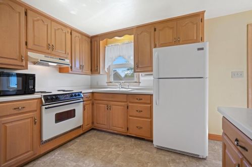 908 Thrush St, Green Bay WI  54303-4332 exterior