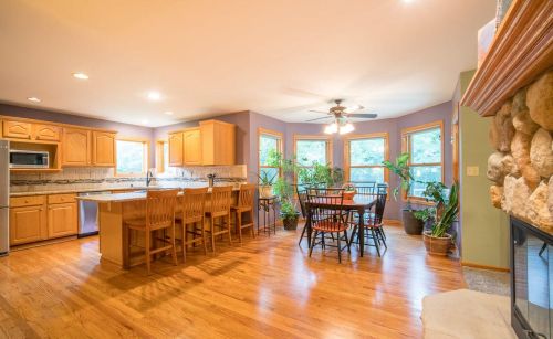 500 Rustic Ln, Chenequa, WI 53029-2283