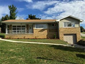 2207 Lindalan Dr, Mckeesport, PA 15135-3013
