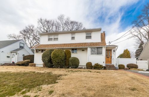 367 Mildred St, Rockville Centre, NY 11572-3420