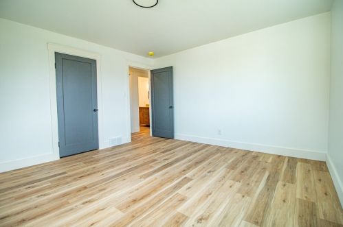 220 Beverly Dr, New Kensington PA  15068-3208 exterior