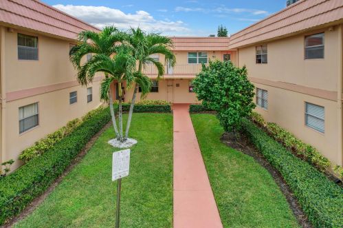 628 Saxony, Delray Beach, FL 33446-1056