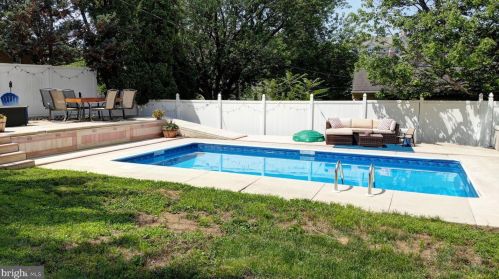 570 Old Orchard Ln, Camp Hill PA  17011-1828 exterior