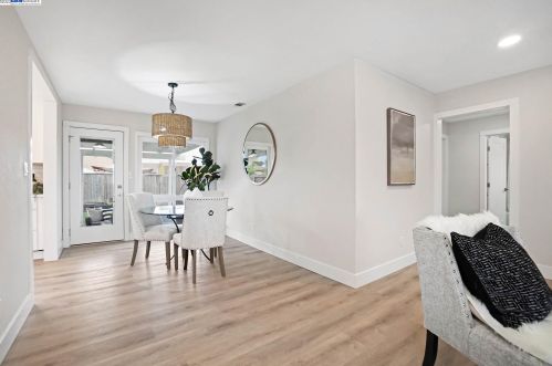 912 Cottonwood Ave, Hayward, CA 94541-7130