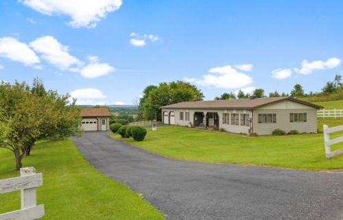 211 Mostoller Rd, Somerset, PA 15501-8318