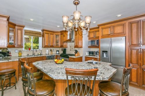 552 Comstock Ave, Glendora CA 91741-2722 exterior