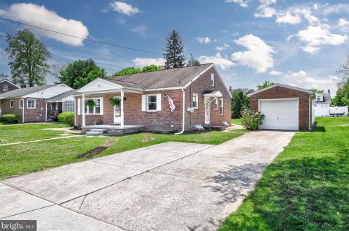 180 Dewey St, Mount Wolf, PA 17347-9552