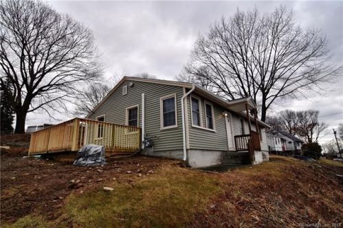 1174 Chopsey Hill Rd, Bridgeport, CT 06606-2416