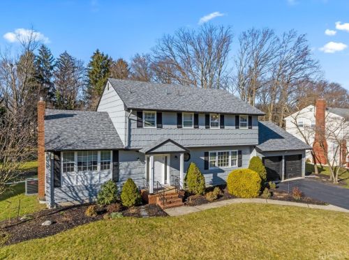 15 Pilgrim Run, East Brunswick, NJ 08816-3237