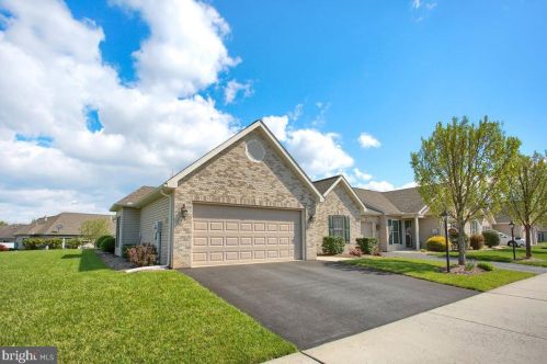 212 Touchstone Dr, Carlisle, PA 17015-6947