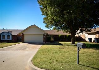 621 Out West Trl, Yukon, OK 73099-7120