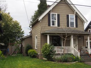 717 48th Ave, Portland, OR 97215-1722