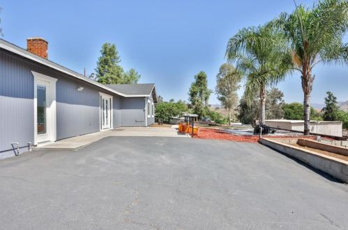 11462 Posthill Rd, Lakeside, CA 92040-1337