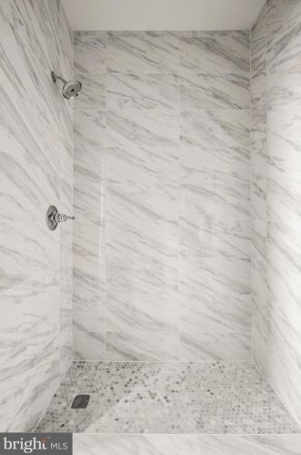 1111 Holbrook Ter, Washington DC 20002-2704 exterior