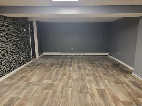 1 Starhaven Ave, Middletown NY  10940-4617 exterior